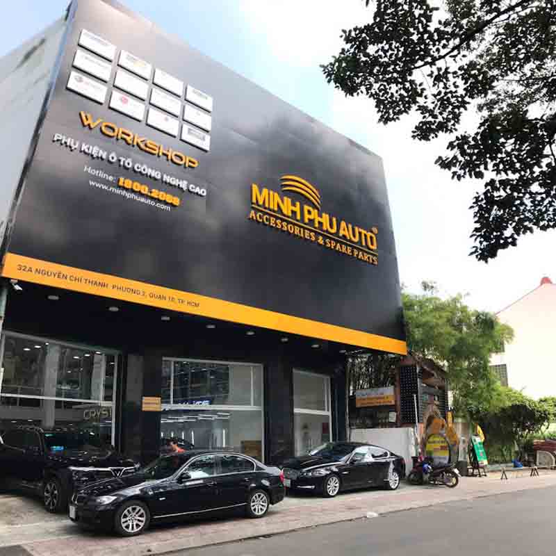Minh Phú Auto sở hữu cửa hàng quy mô lớn, sẵn sàng đáp ứng mọi khách hàng