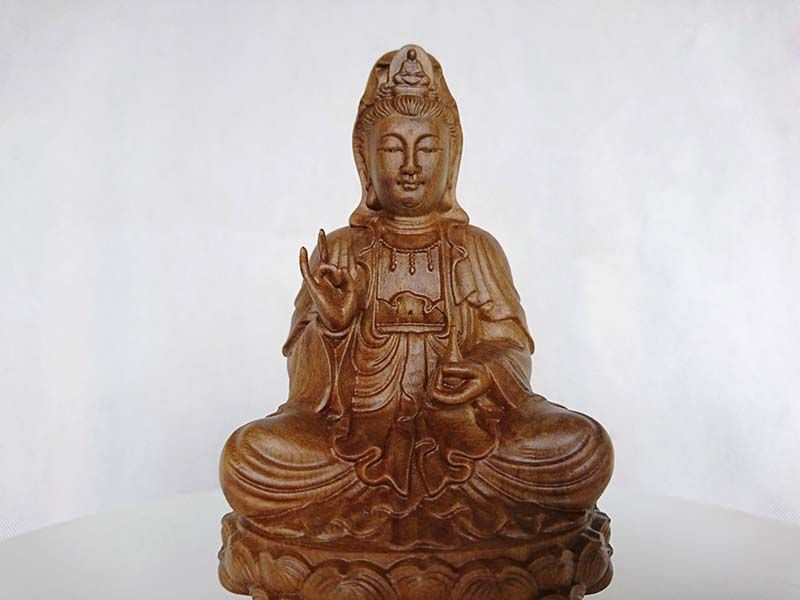 Tượng Phật Quan Âm cầu mọi sự bình an, suôn sẻ